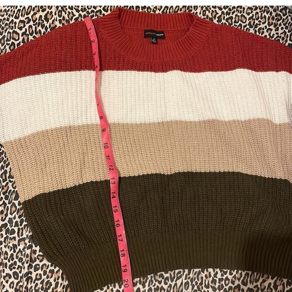 Color Block Crop Sweater - Picture 2 of 2